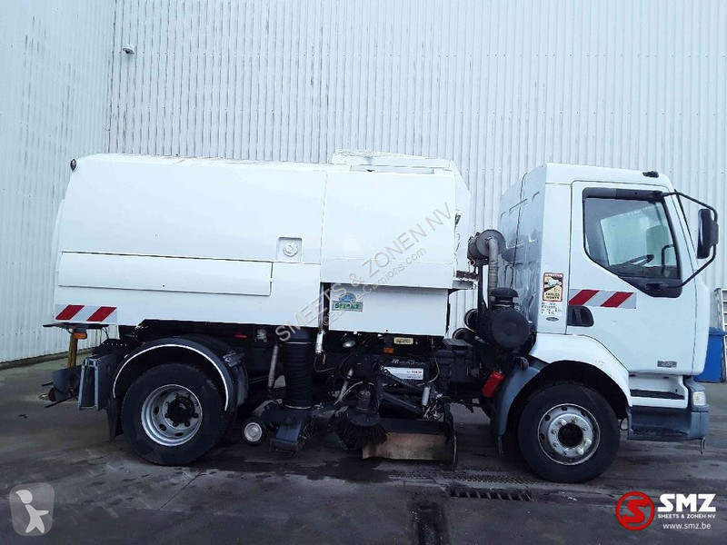 Engin de voirie Renault 220