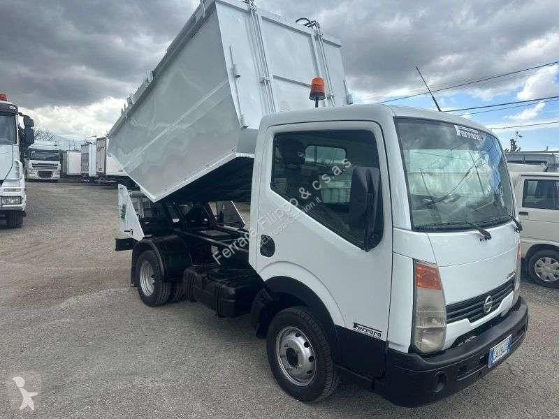 آلة لصيانة الطرق Nissan cabstar 35-11