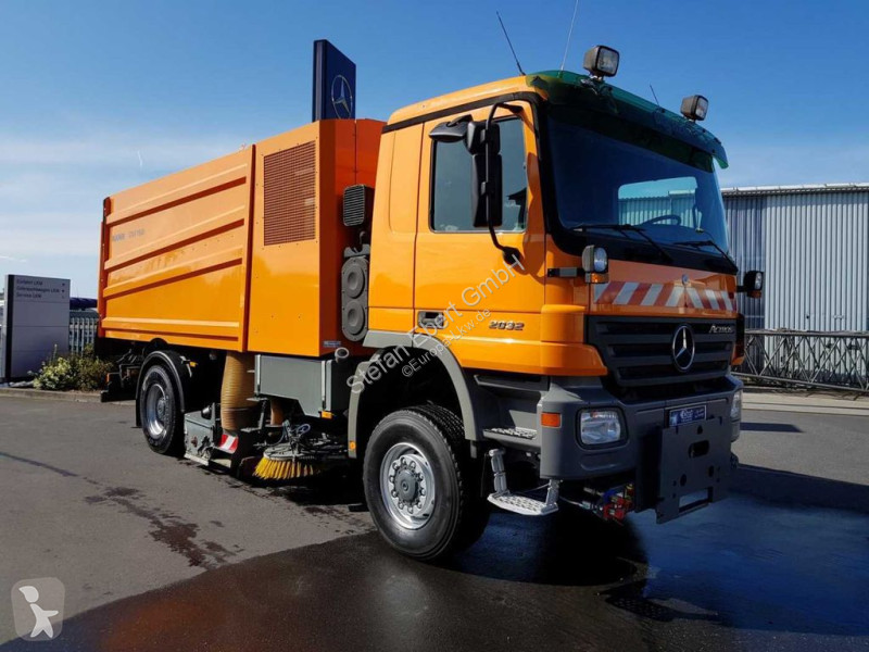 Silniční stroje Mercedes 2032 A 4x4 Bucher STKF...