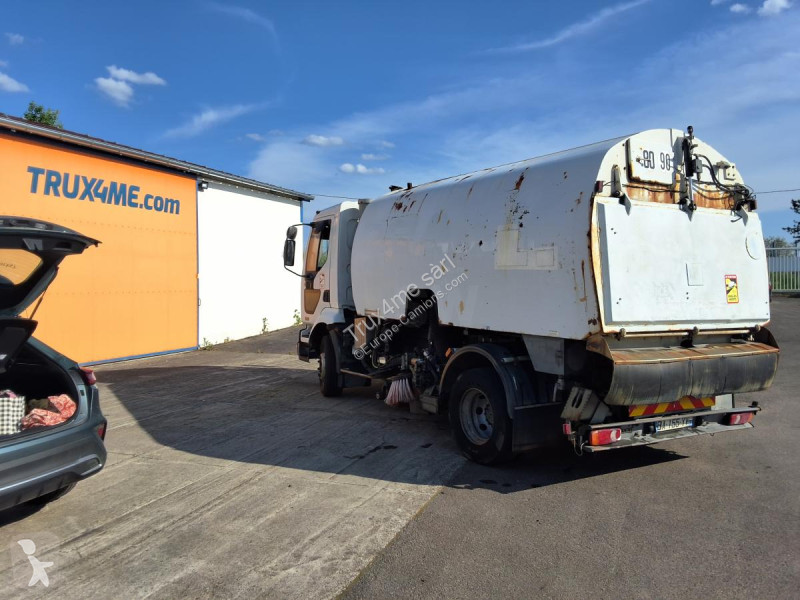 Engin de voirie Renault 220 DCI