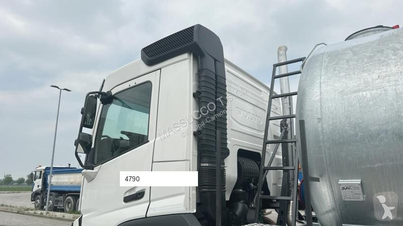 Silniční stroje Volvo FMX 460