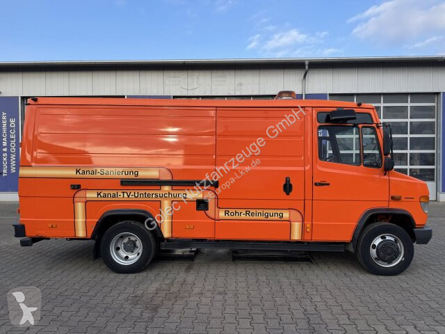 آلة لصيانة الطرق Mercedes Vario 818D...