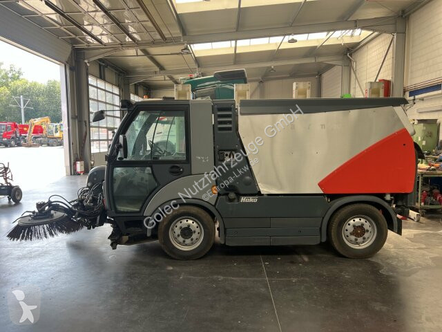 آلة لصيانة الطرق Hako Citymaster CM 2200...