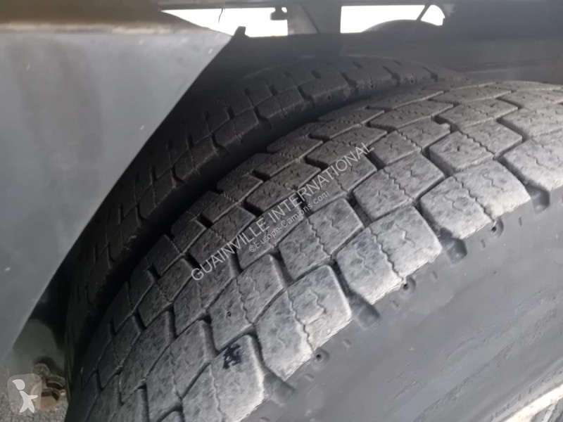 آلة لصيانة الطرق Renault 320.19 DCI