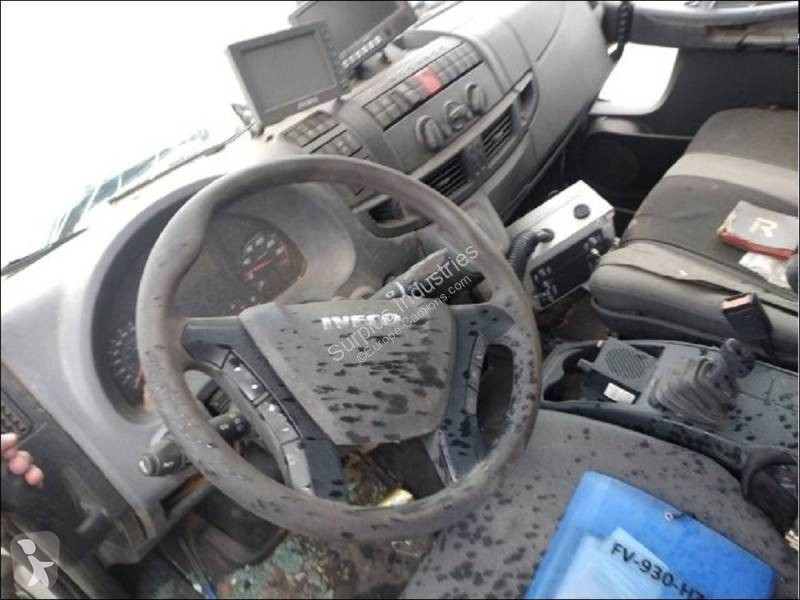 آلة لصيانة الطرق Iveco