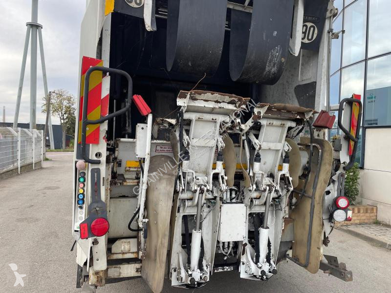 آلة لصيانة الطرق Renault 270 DXI