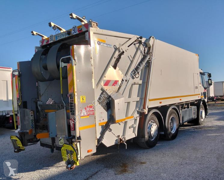 آلة لصيانة الطرق Renault 320.26