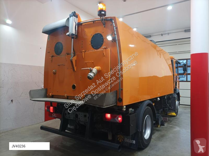 Veicolo per la pulizia delle strade MAN TGM 18.240