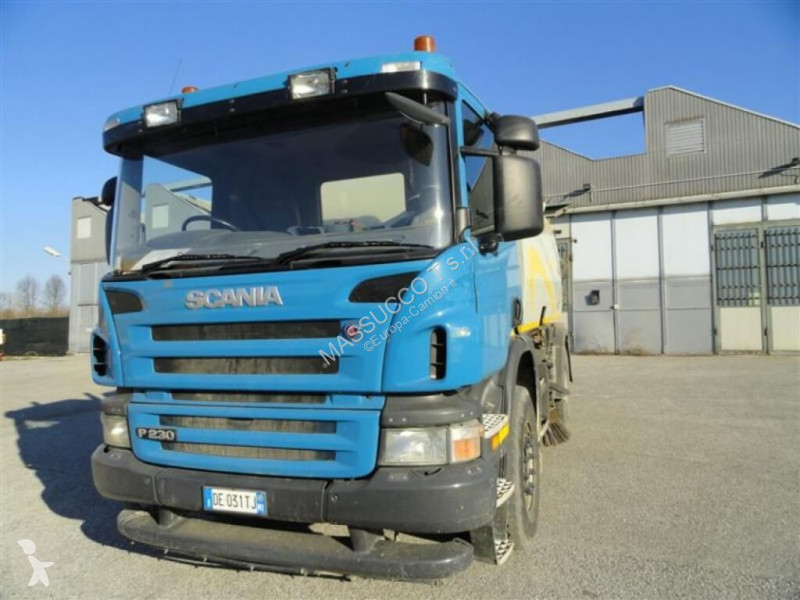 آلة لصيانة الطرق Scania P 230 Bucher
