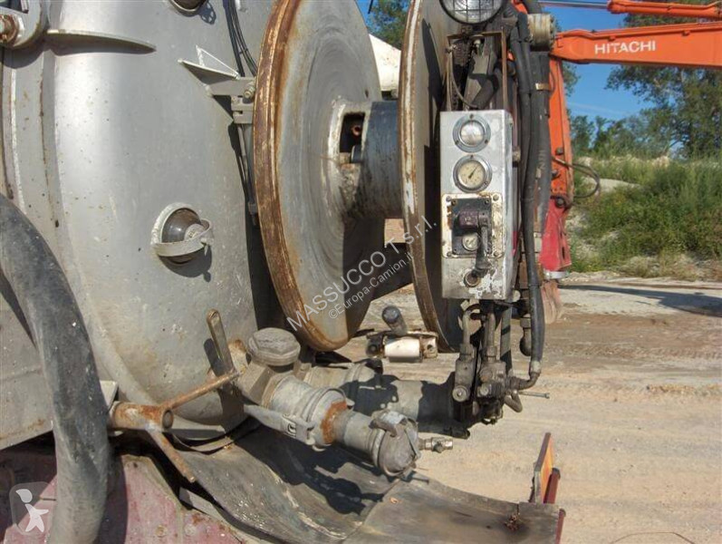 آلة لصيانة الطرق Renault VI-40ACJ3
