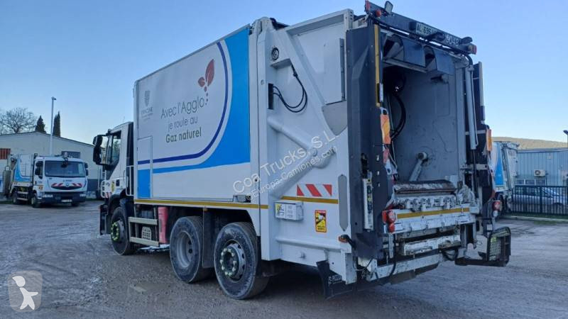 آلة لصيانة الطرق Iveco