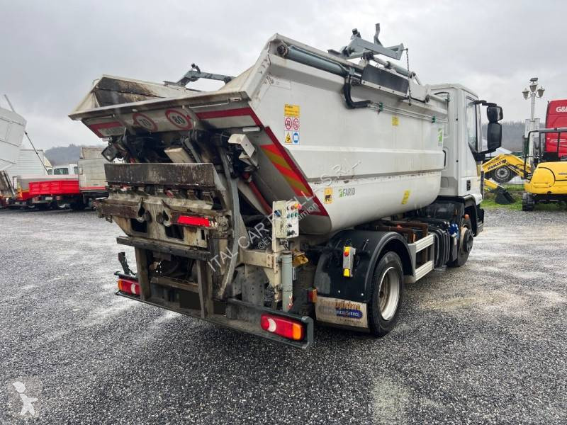 آلة لصيانة الطرق Iveco