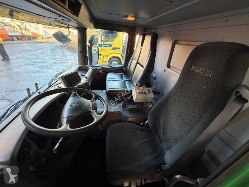 آلة لصيانة الطرق Scania p320db