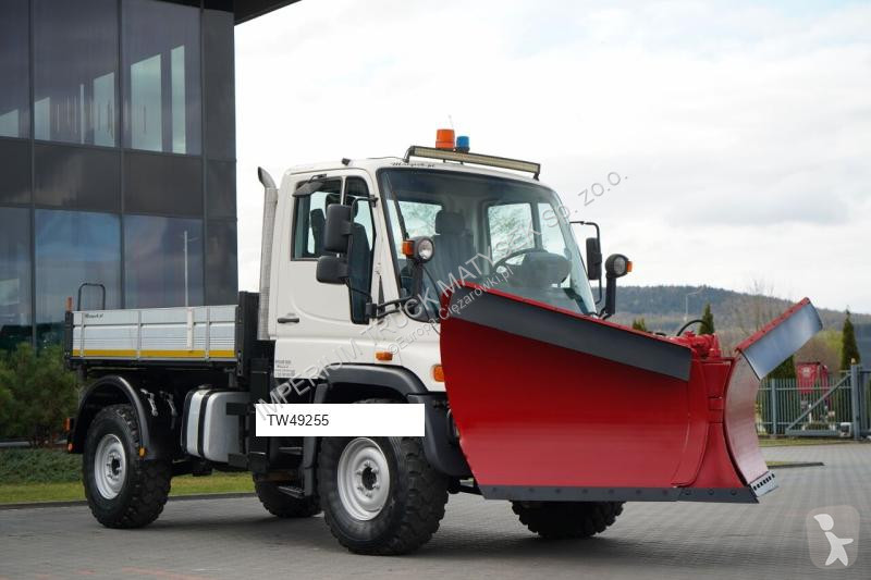 Útfenntartó-és-karbantartógép Mercedes UNIMOG...