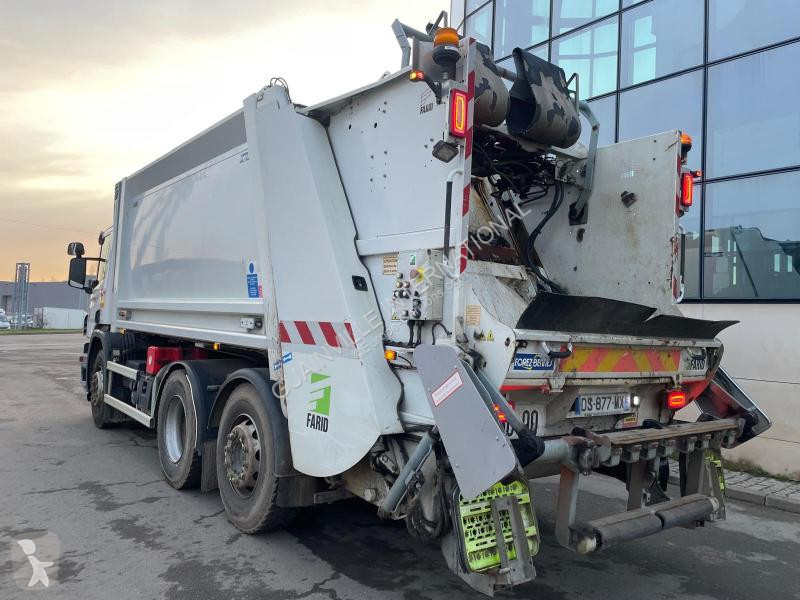 آلة لصيانة الطرق Scania 320