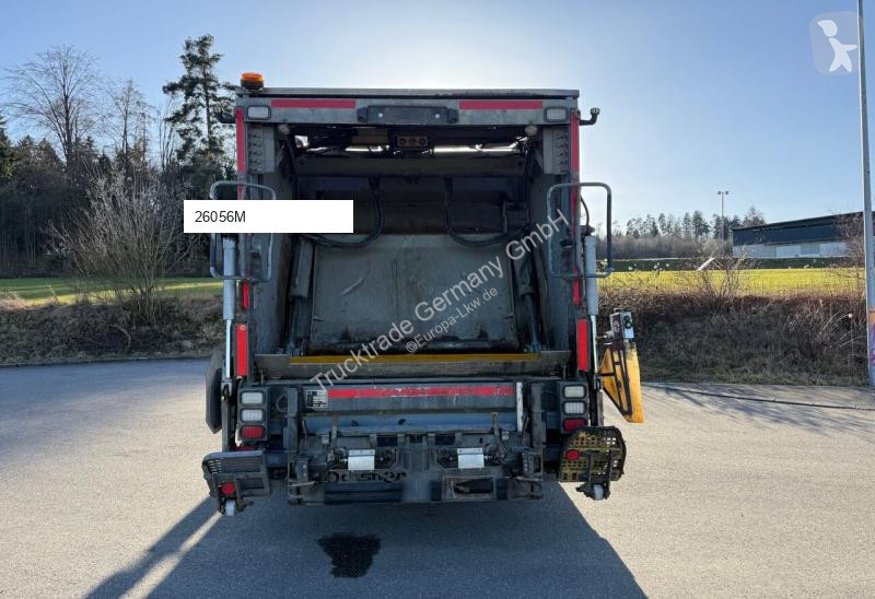 آلة لصيانة الطرق Scania 589 G440 LB6x2*4...
