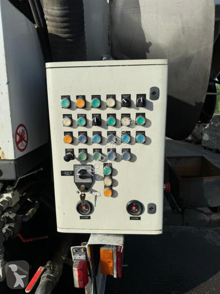 Engin de voirie Renault 420 DCI