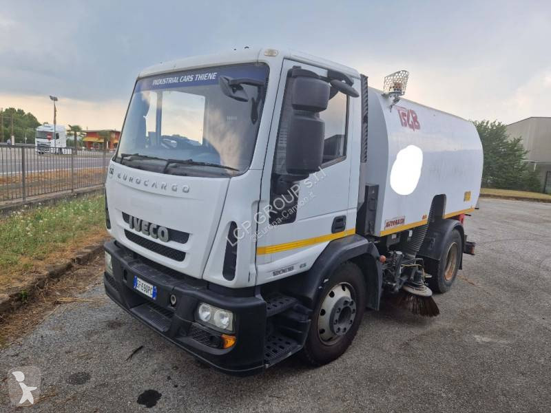 آلة لصيانة الطرق Iveco