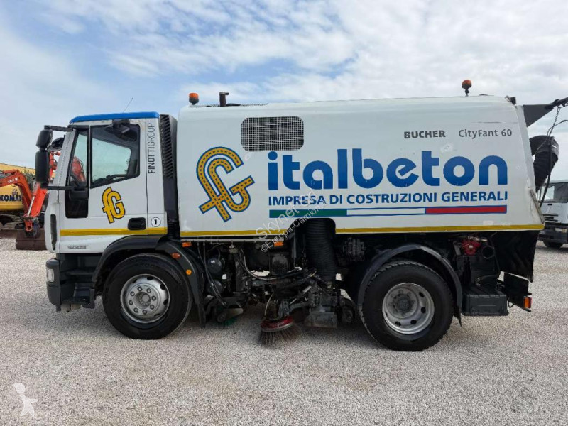 آلة لصيانة الطرق Iveco EUROCARGO 150E22