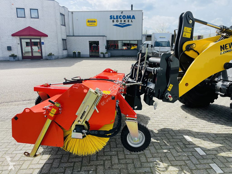 آلة لصيانة الطرق  K750-270 Veegmachine