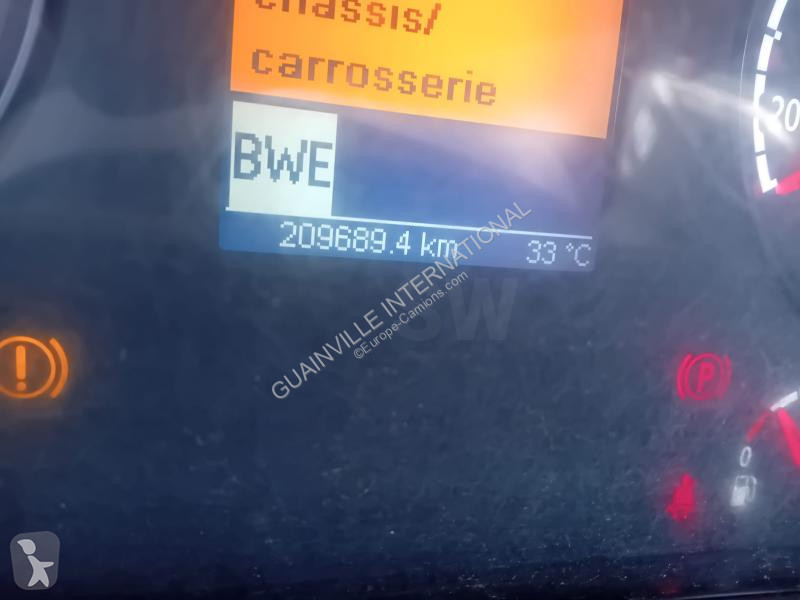 آلة لصيانة الطرق Scania 320