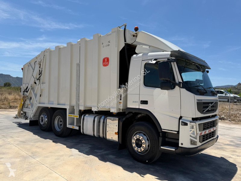 آلة لصيانة الطرق Volvo FM 11.330