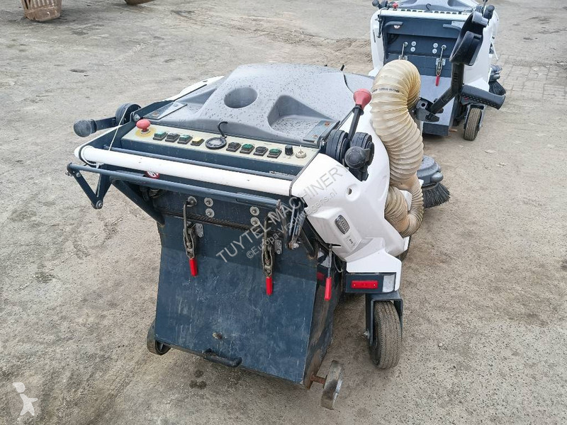 معدات التنظيف  Itala 135 BT street sweeper...