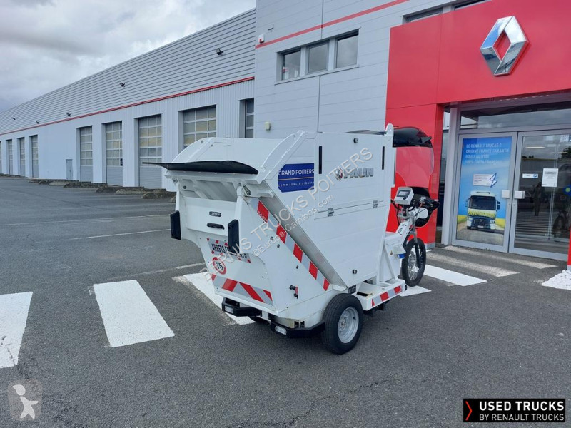 Engin de voirie  Freegônes