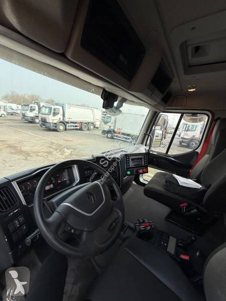 آلة لصيانة الطرق Renault