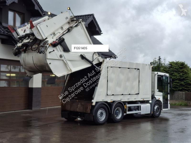 Silniční stroje Mercedes press 522 Zoeller