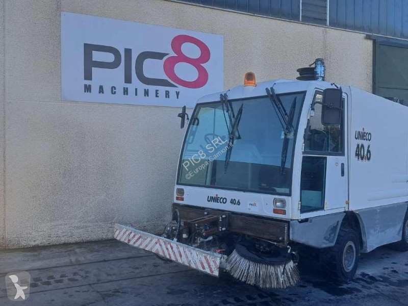 Veicolo per la pulizia delle strade Unieco 40.6T