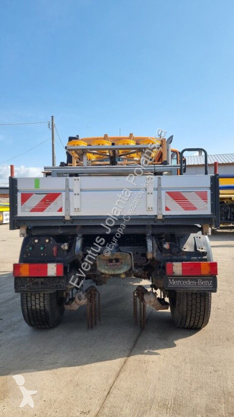 آلة لصيانة الطرق Mercedes Unimog U400