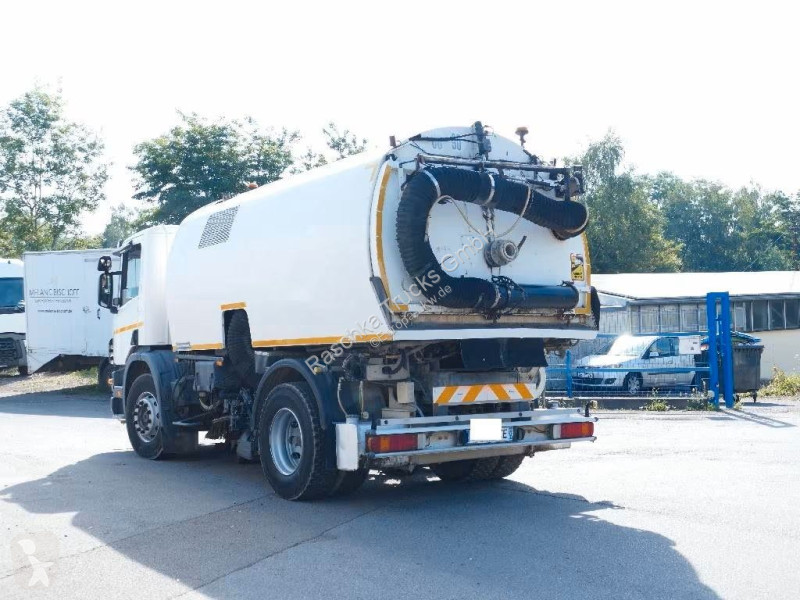 آلة لصيانة الطرق Scania 94...