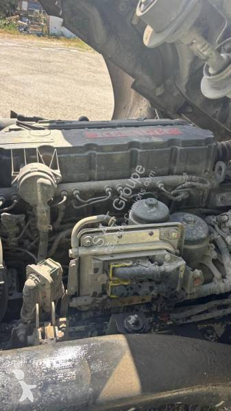 آلة لصيانة الطرق Renault