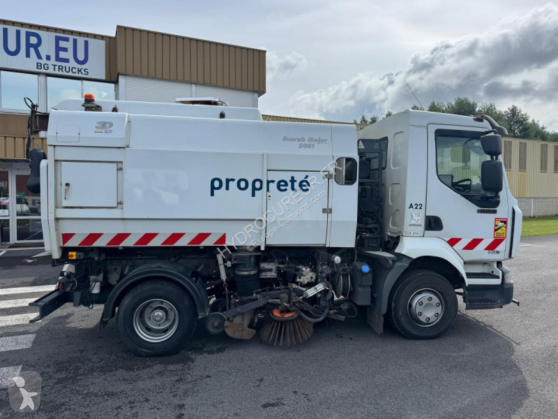 آلة لصيانة الطرق Renault 220