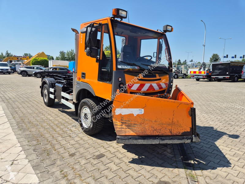 Veicolo per la pulizia delle strade Aebi...