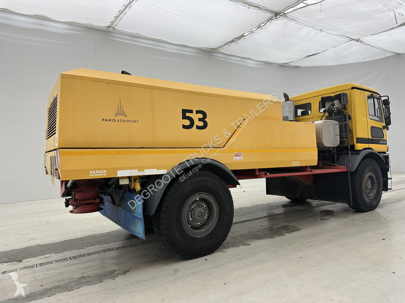 آلة لصيانة الطرق Mercedes 2031 - 4x4 -...