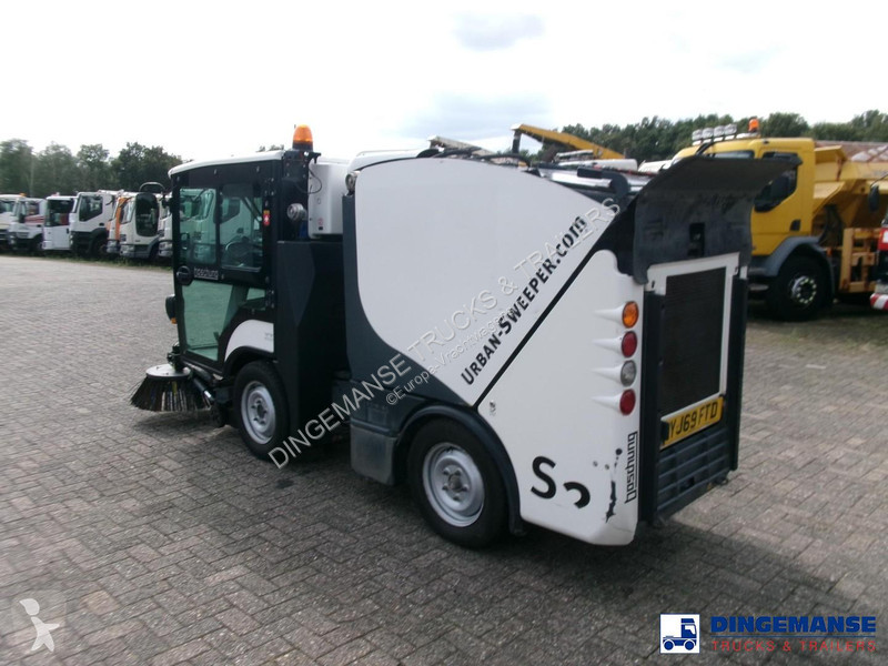 آلة لصيانة الطرق Boschung S2 street sweeper