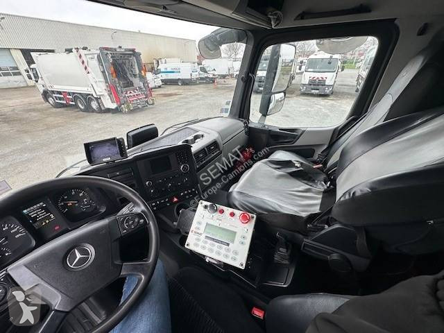 Engin de voirie Mercedes