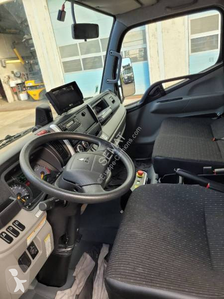 آلة لصيانة الطرق Mitsubishi Fuso