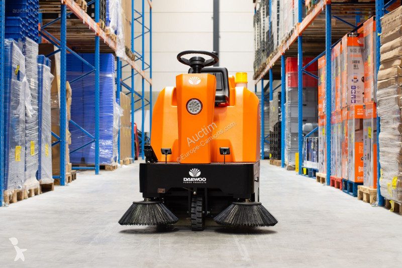Komunálne vozidlo Daewoo das80 veegmachine