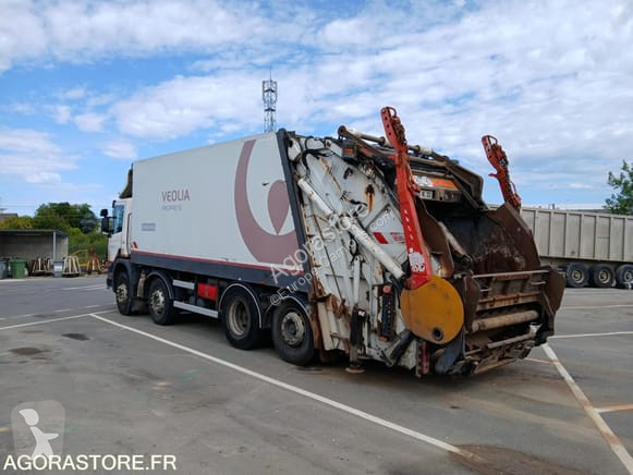 Veicolo per la pulizia delle strade