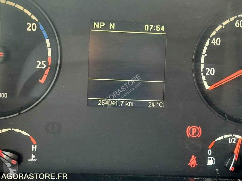 Engin de voirie Scania P280