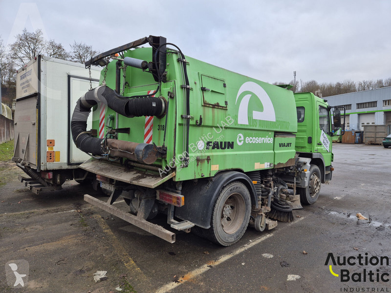 Engin de voirie Mercedes 1216