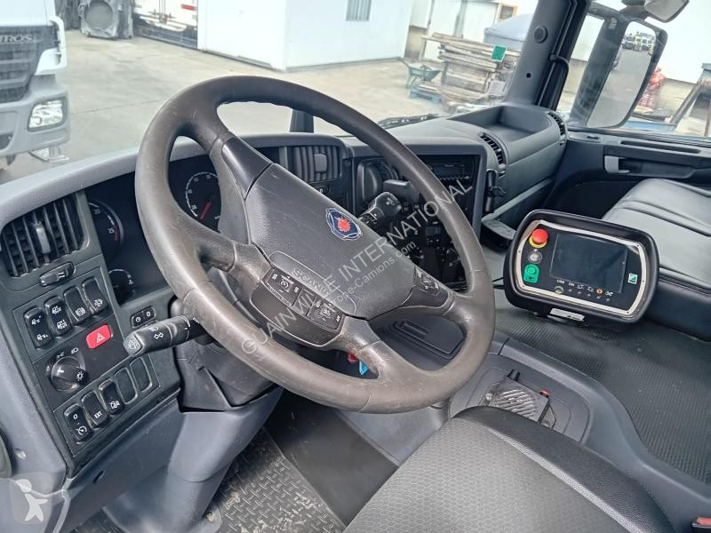 Engin de voirie Scania 320
