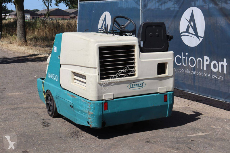 Vehículo de limpieza viaria Tennant 6400