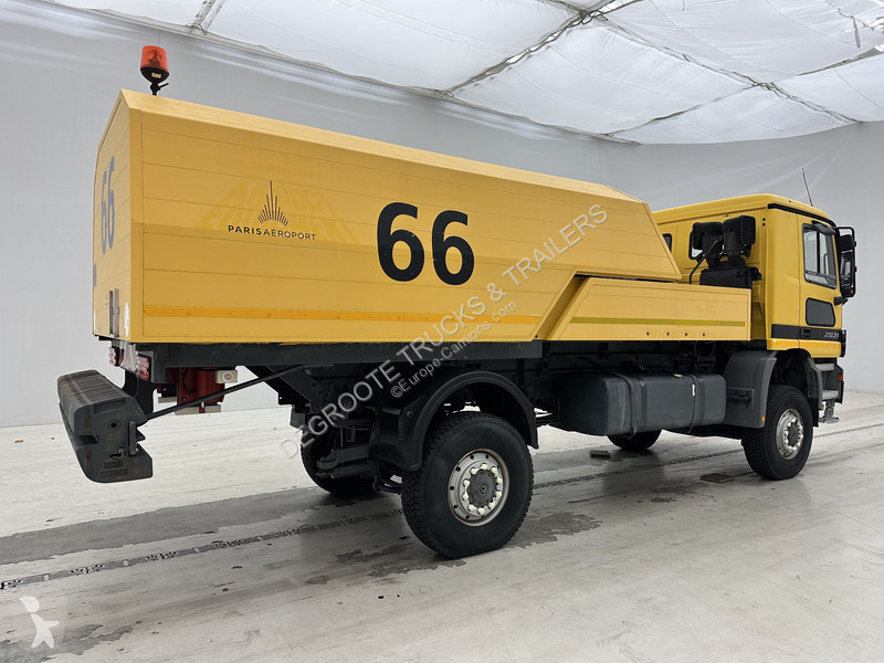 Vehículo de limpieza viaria Mercedes 2031 - 4x4...