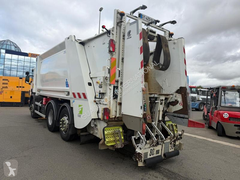 Engin de voirie Scania 320