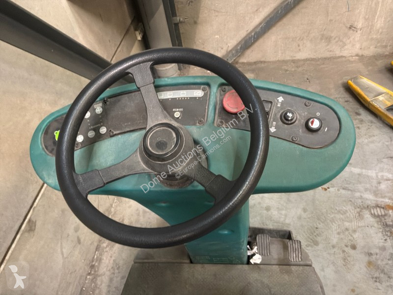 Engin de voirie Tennant T7