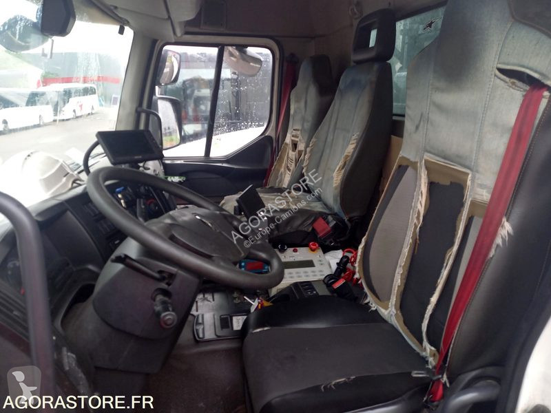 Vehículo de limpieza viaria Renault D WIDE
